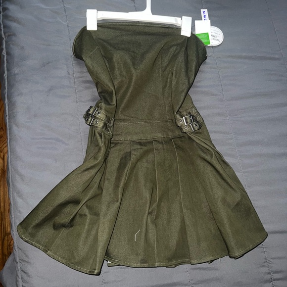 Army green women’s strapless fitted flared dress - Picture 2 of 4